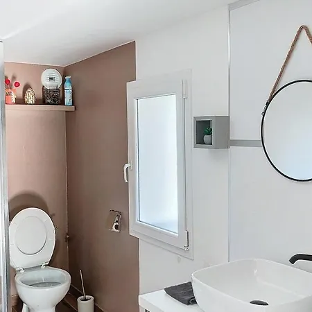 Quiet With Private Parking *