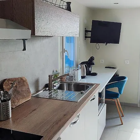 Quiet With Private Parking *