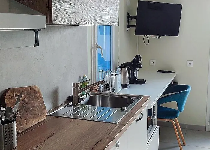 Quiet With Private Parking *